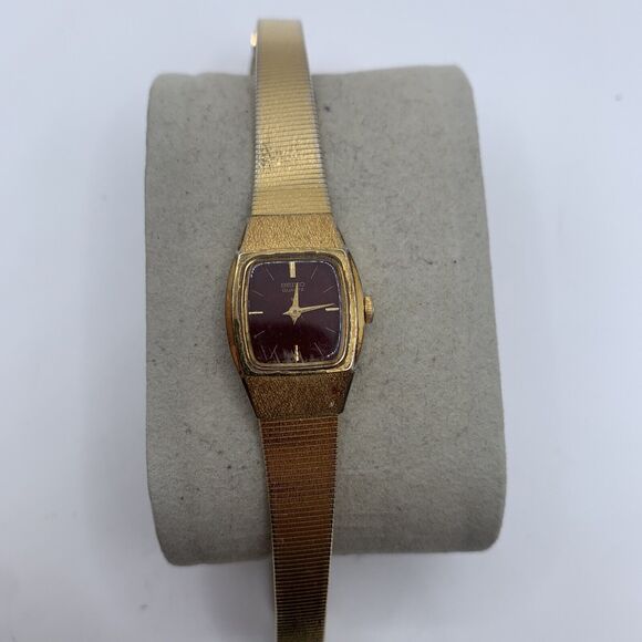 Vintage Seiko Watch Women\'s Classic Luxury Gold Tone 2C20-6450 Black Dial